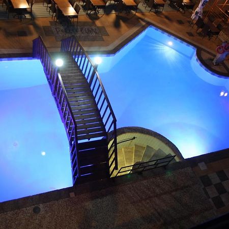 Pebble Beach Hotel Пломарион Экстерьер фото