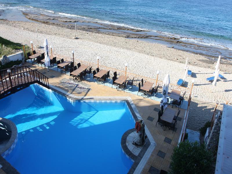 Pebble Beach Hotel Пломарион Экстерьер фото