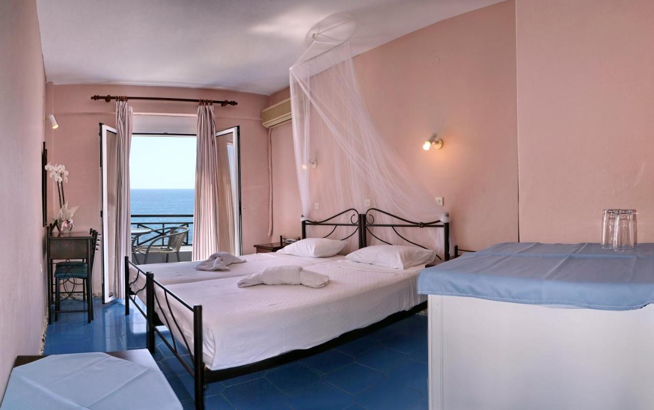 Pebble Beach Hotel Пломарион Экстерьер фото