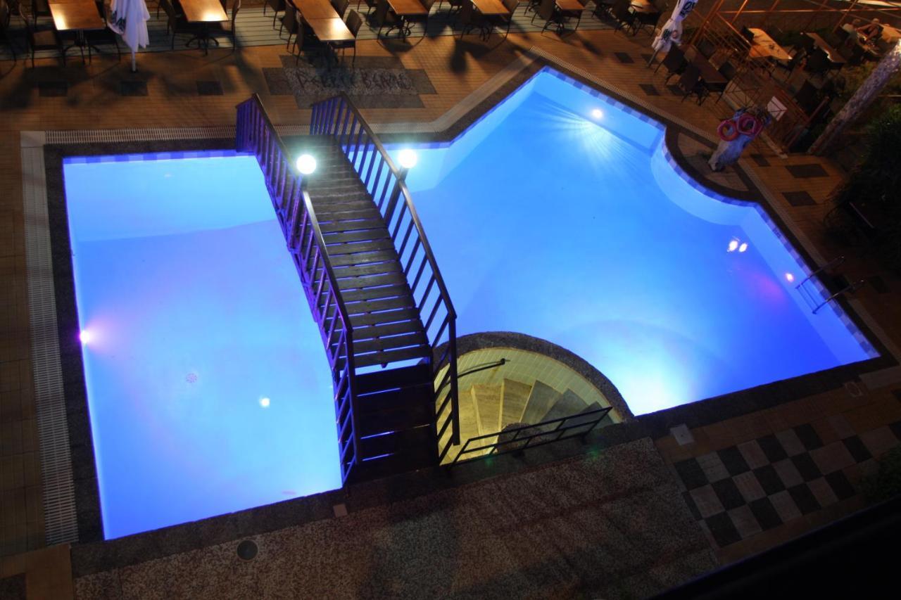 Pebble Beach Hotel Пломарион Экстерьер фото