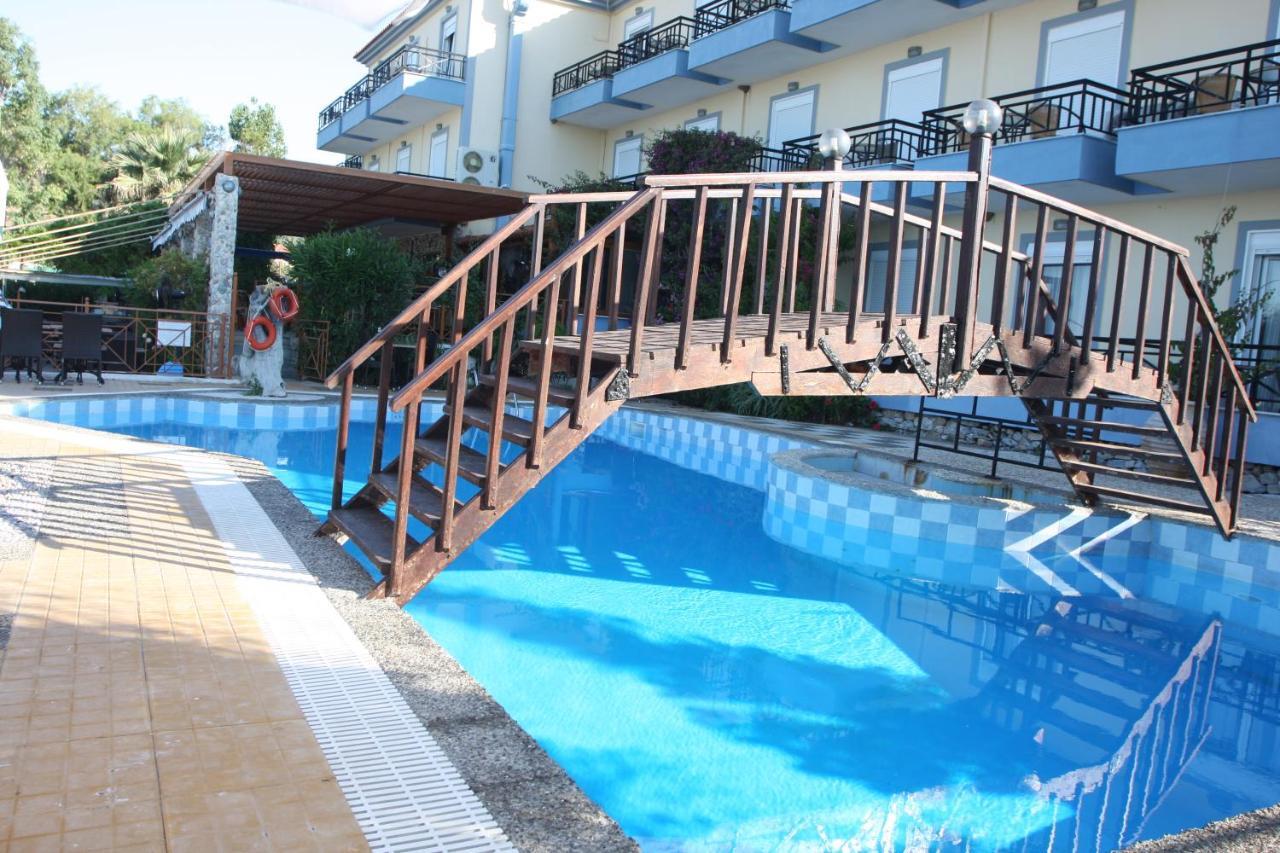 Pebble Beach Hotel Пломарион Экстерьер фото