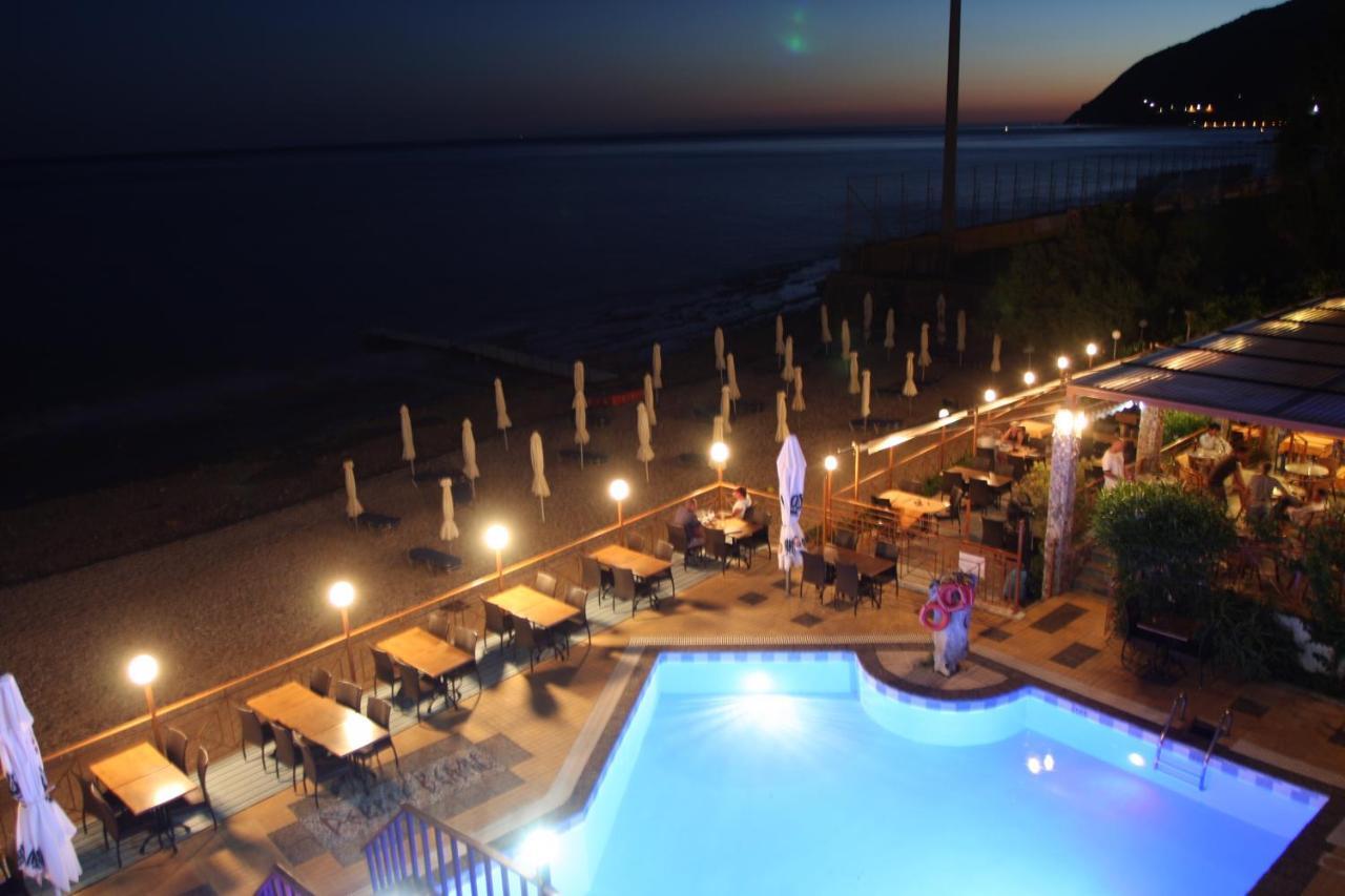 Pebble Beach Hotel Пломарион Экстерьер фото